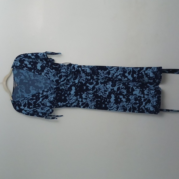 Apt. 9 Dresses & Skirts - Apt.9 size Large women's  dress in black and blue floral design.